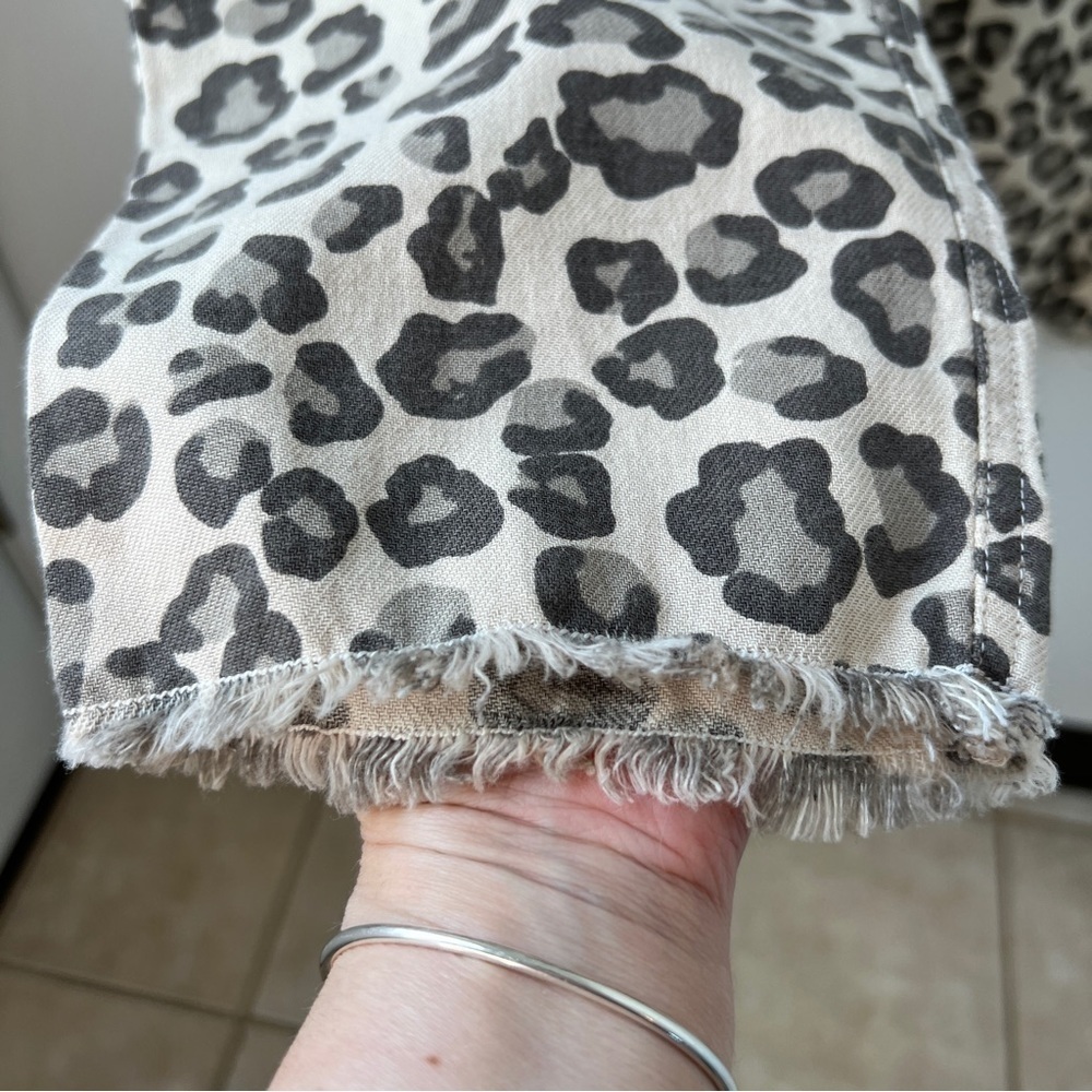 Monrow Leopard Print Cotton Raw Hem Crop Pull On … - image 7